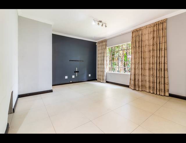 2 BEDROOM HOUSE FOR SALE IN SUNNINGHILL